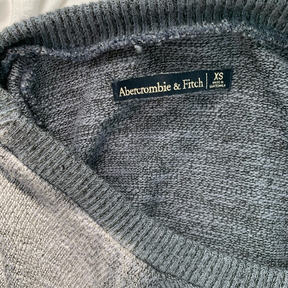 ABERCROMBIE AND FITCH TOP/SWEATER (XS) - Picture 3 of 5